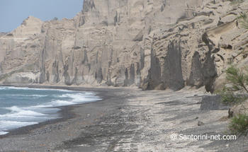 Vlichada beach, a quite resort marked by the sea-scalped rocks in the background