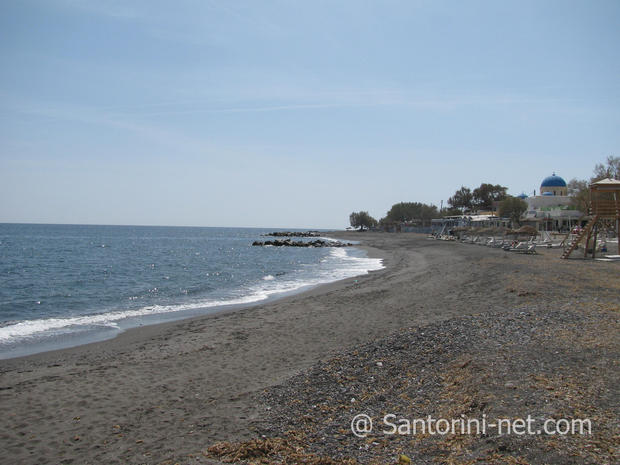 Perissa beach Perissa has a very well organized sandy beach, with umbrellas and watersports.