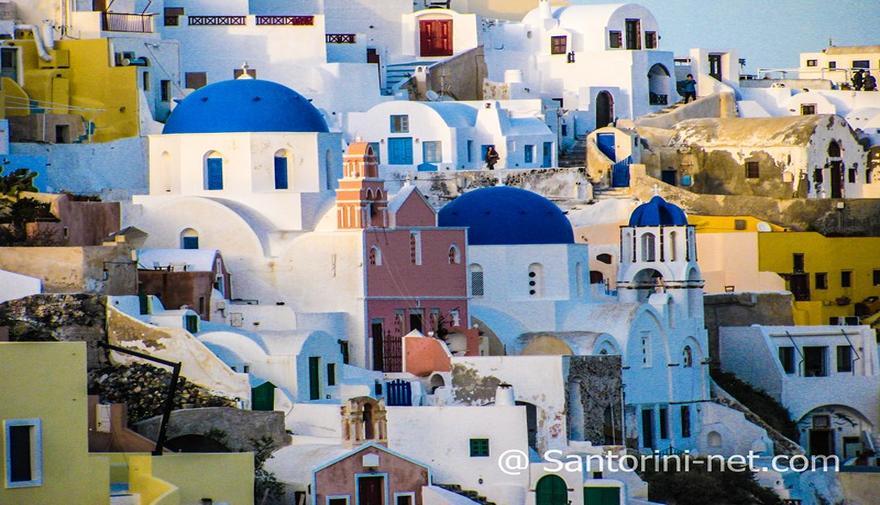 Oia village, you can see the cave houses as well as the tholos of St. Spyridon